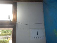 居間の壁補強。タイガーグラスロック耐震壁という面材を使用